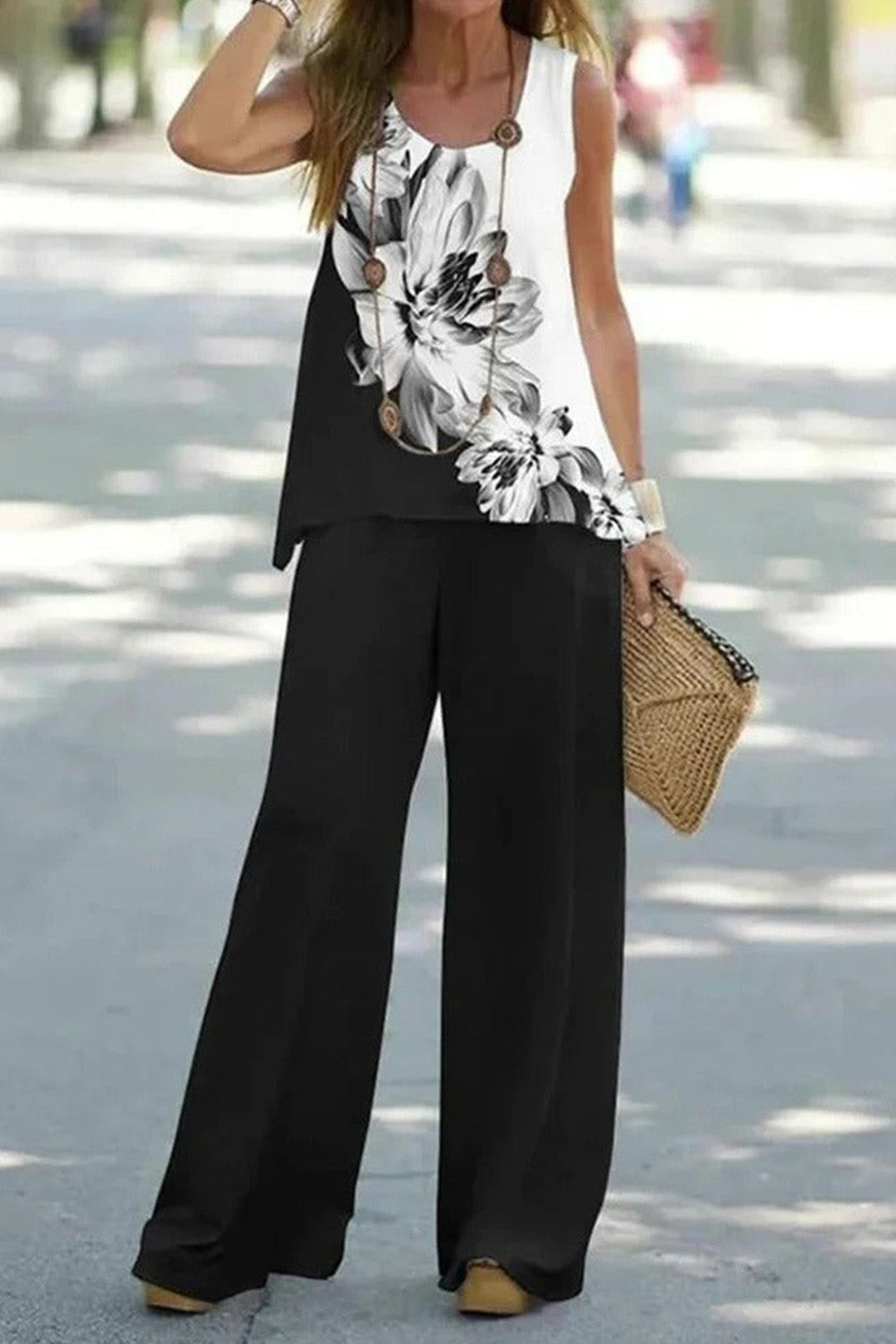Women’s Two-Piece Set – Relaxed Fit – Round Neck – Floral Print – Side Button Detail