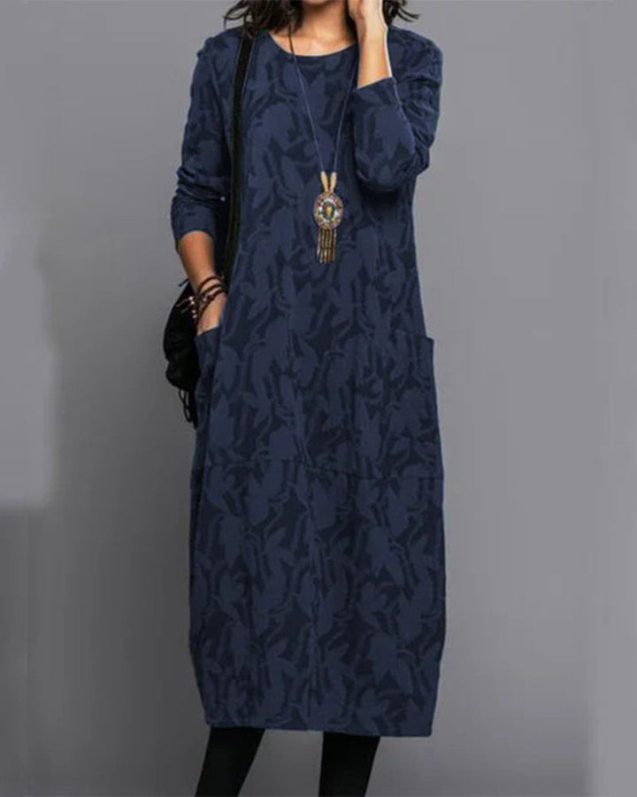 Women's Knee-Length Dress - Relaxed Fit - Long Sleeve - Round Neck - With Pockets