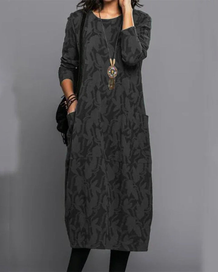 Women's Knee-Length Dress - Relaxed Fit - Long Sleeve - Round Neck - With Pockets