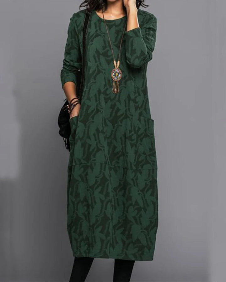 Women's Knee-Length Dress - Relaxed Fit - Long Sleeve - Round Neck - With Pockets