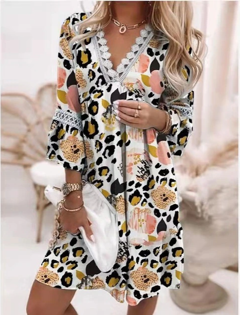 Women's Casual Dress - Loose Fit - V-Neck Lace Trim - Three-Quarter Sleeve - Printed Boho Style