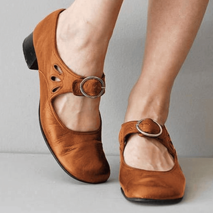 Women's Mary Jane Shoes - Leather - Round Toe - Low Block Heel - Buckle Strap