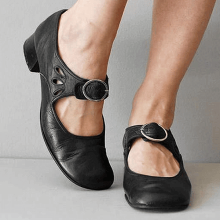 Women’s Sandals – Closed Toe – Low Heel – Adjustable Strap – Cut-Out Design