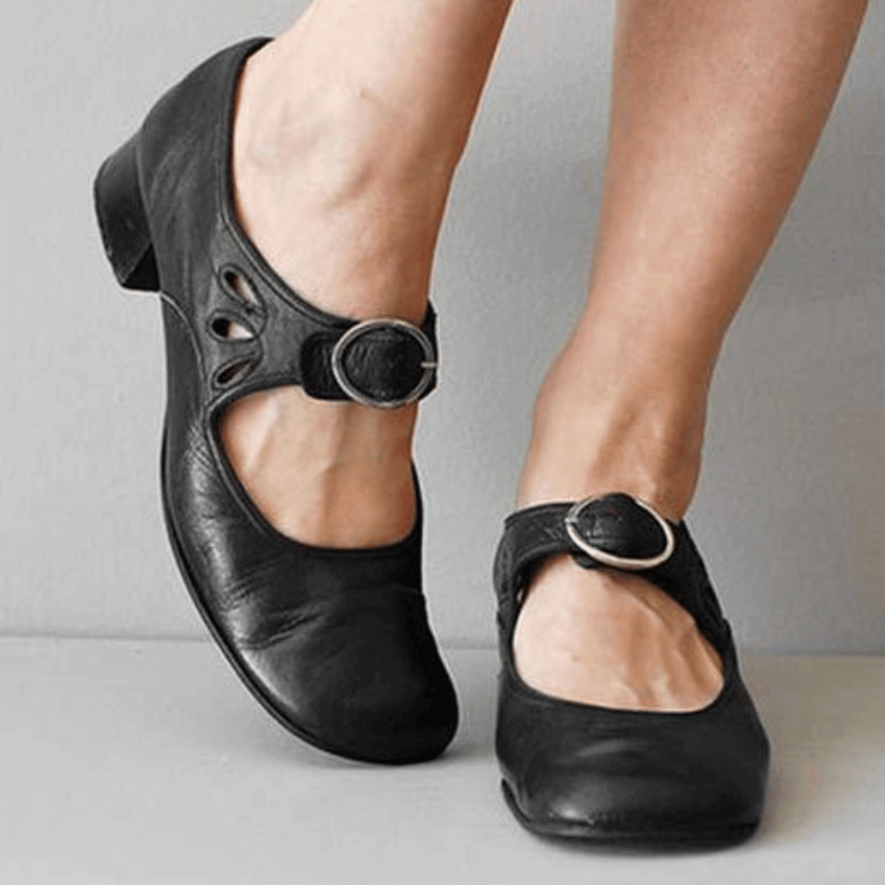 Women's Mary Jane Shoes - Leather - Round Toe - Low Block Heel - Buckle Strap