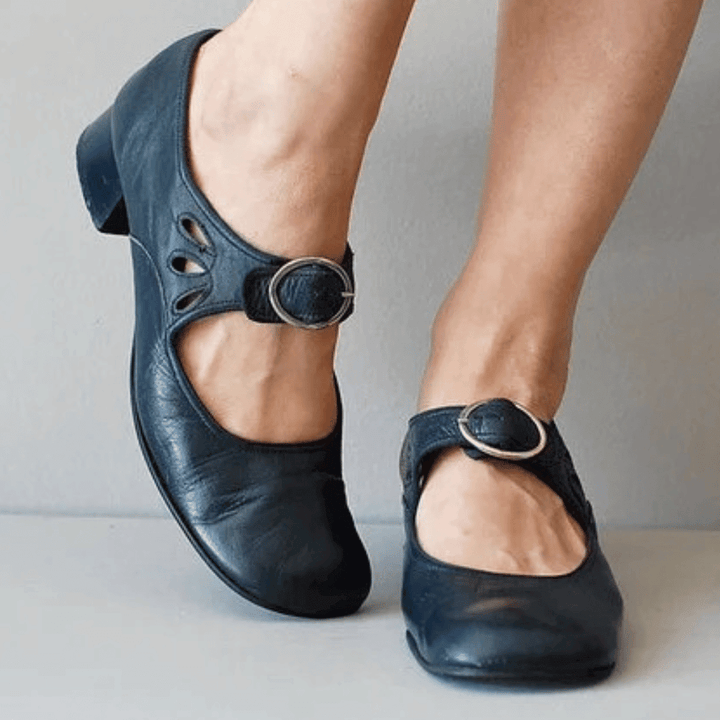 Women's Mary Jane Shoes - Leather - Round Toe - Low Block Heel - Buckle Strap