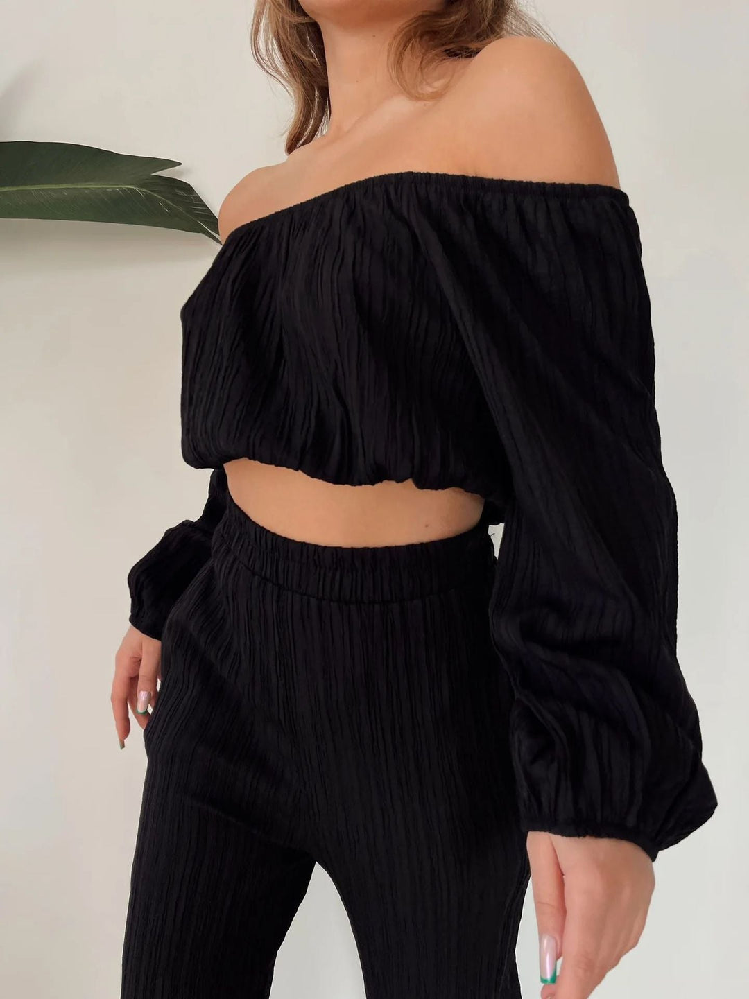 Women’s Two-Piece Set – Off-Shoulder Crop Top – Long Sleeve – High-Waist Wide-Leg Pants