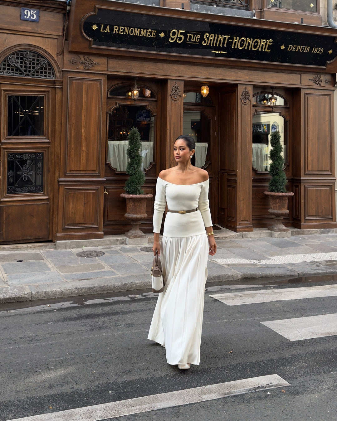 Women’s Off-Shoulder Dress – Long Sleeve – Fitted Bodice – Flowing Full-Length Skirt