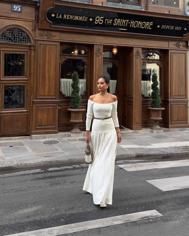 Women’s Off-Shoulder Dress – Long Sleeve – Fitted Bodice – Flowing Full-Length Skirt
