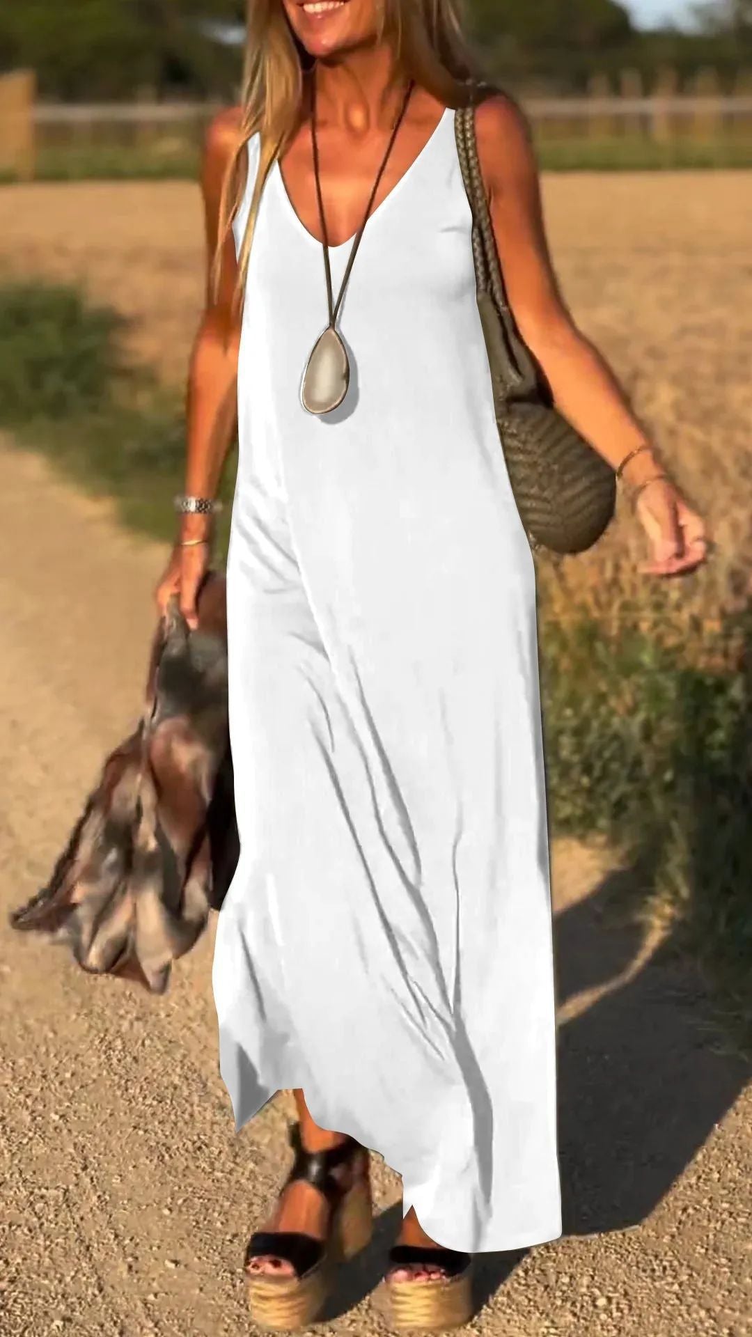 Women’s Maxi Dress – Relaxed Fit – V-Neck – Strappy Casual Style