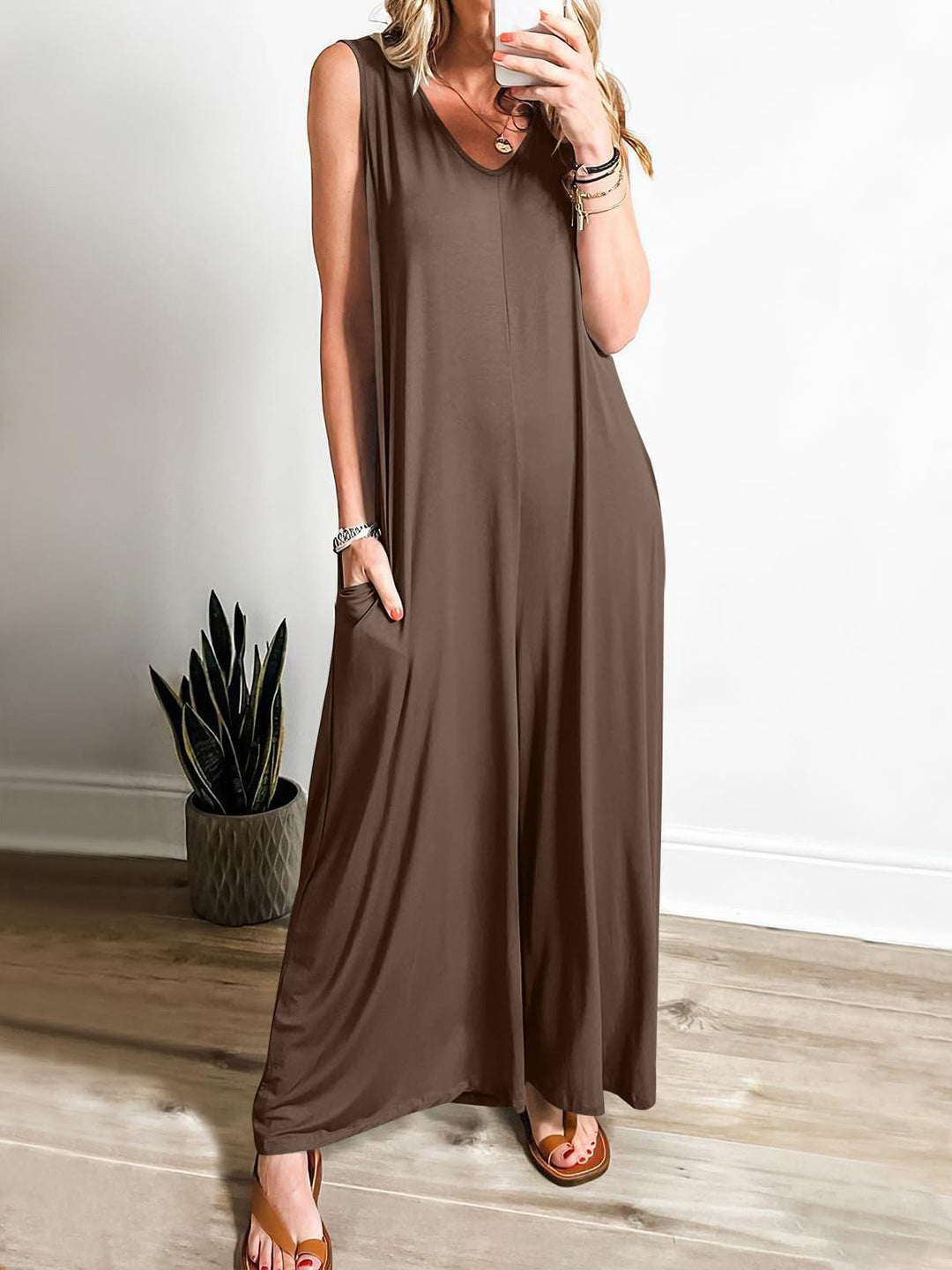 Women’s Maxi Dress – Soft Knit – Flowing Fit – Sleeveless V-Neck with Side Pockets