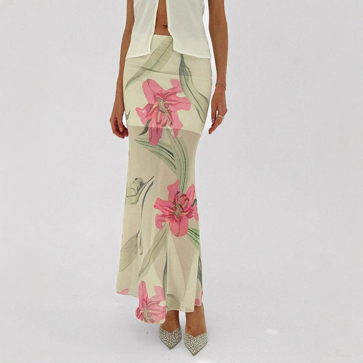 Women’s Maxi Skirt – Fitted Waist – Flowing Hem – Bold Floral Pattern – Elegant Fit