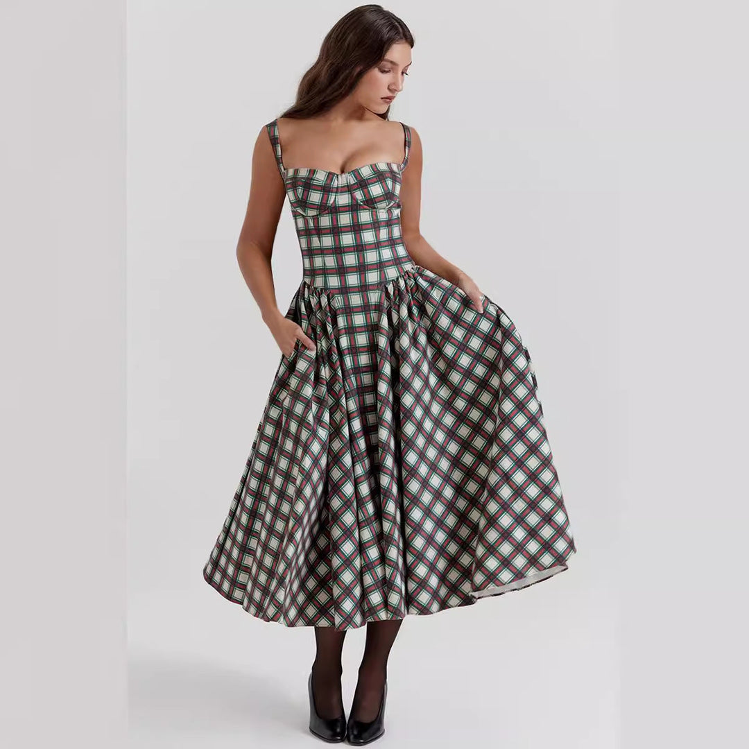 Women’s Maxi Dress – Fitted Bodice – Flowing Silhouette – Checkered Pattern – With Pockets