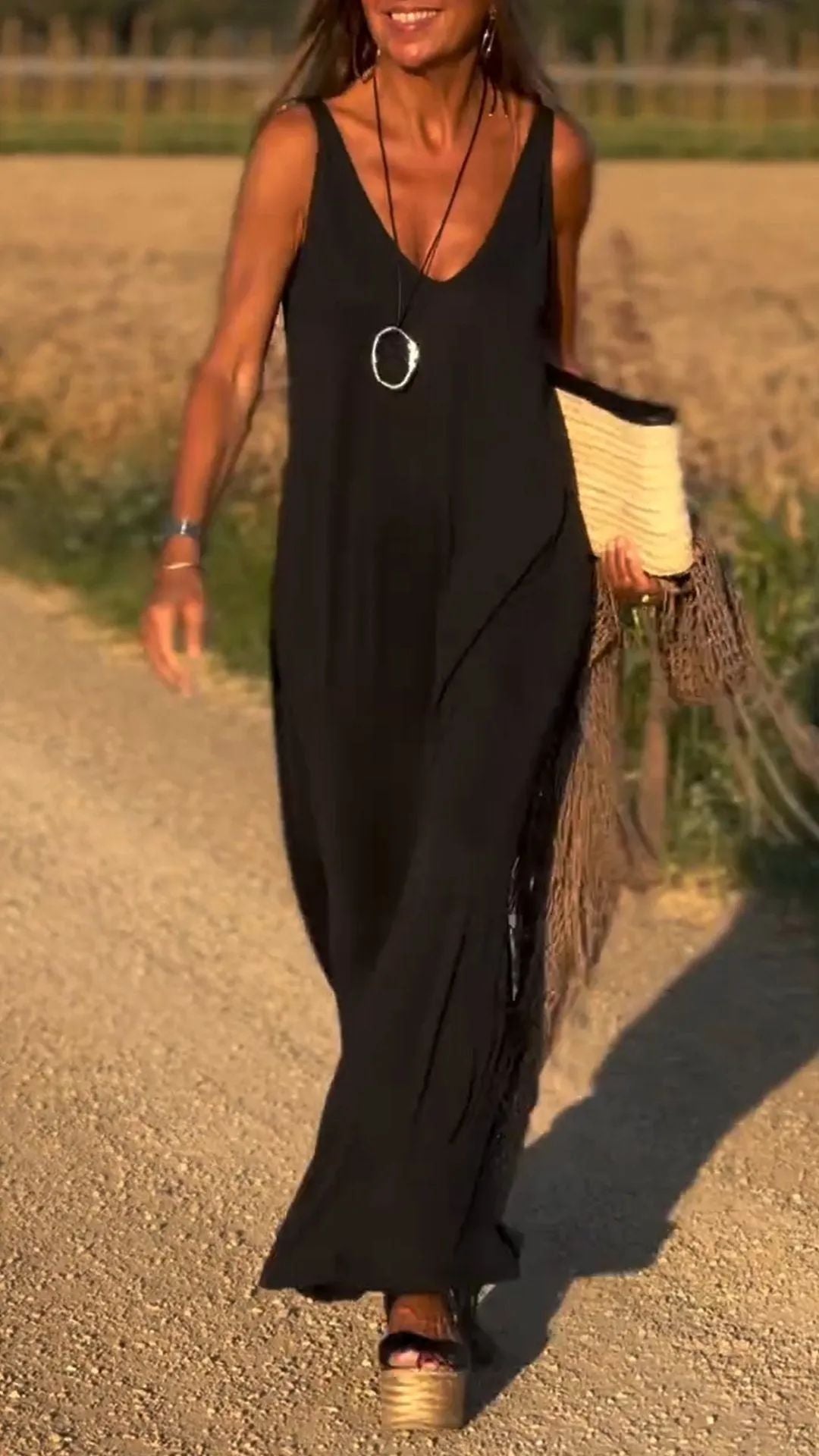 Women’s Maxi Dress – Relaxed Fit – V-Neck – Strappy Casual Style