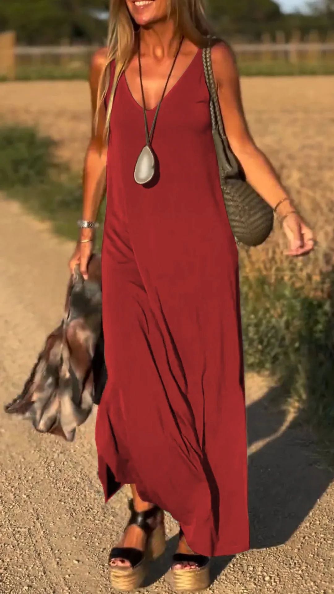 Women’s Maxi Dress – Relaxed Fit – V-Neck – Strappy Casual Style