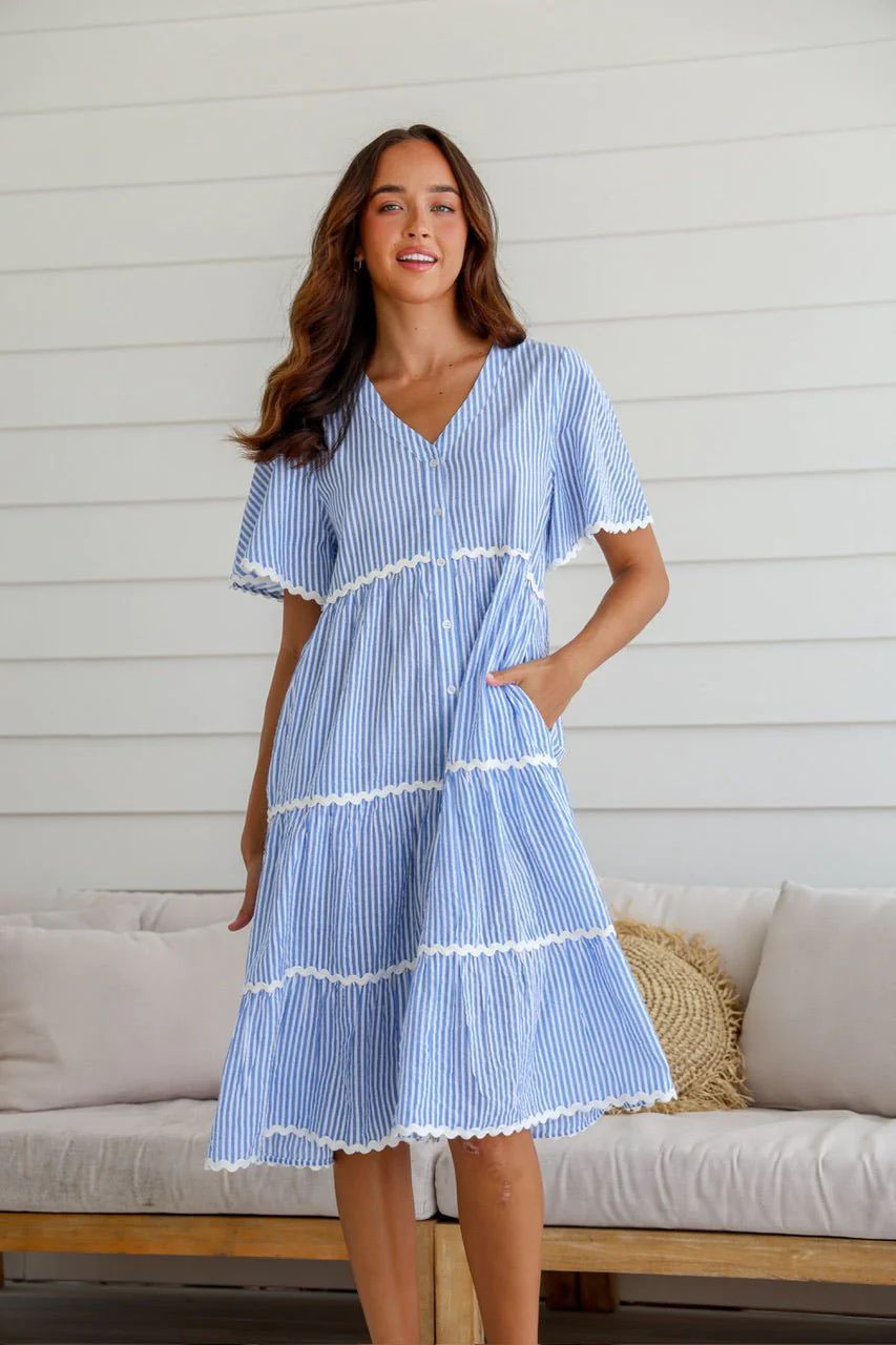 Women’s Tiered Dress – V-Neck – Short Sleeve – Button Front – Scalloped Trim – Flowy Fit