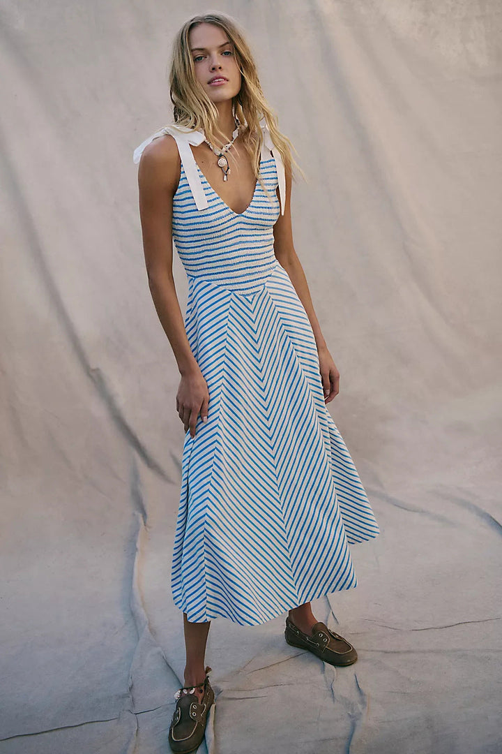 Women’s Maxi Dress – V-Neck – Shoulder Tie Straps – Flowy Fit – Chevron Pattern