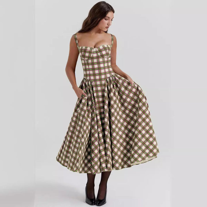 Women’s Maxi Dress – Fitted Bodice – Flowing Silhouette – Checkered Pattern – With Pockets