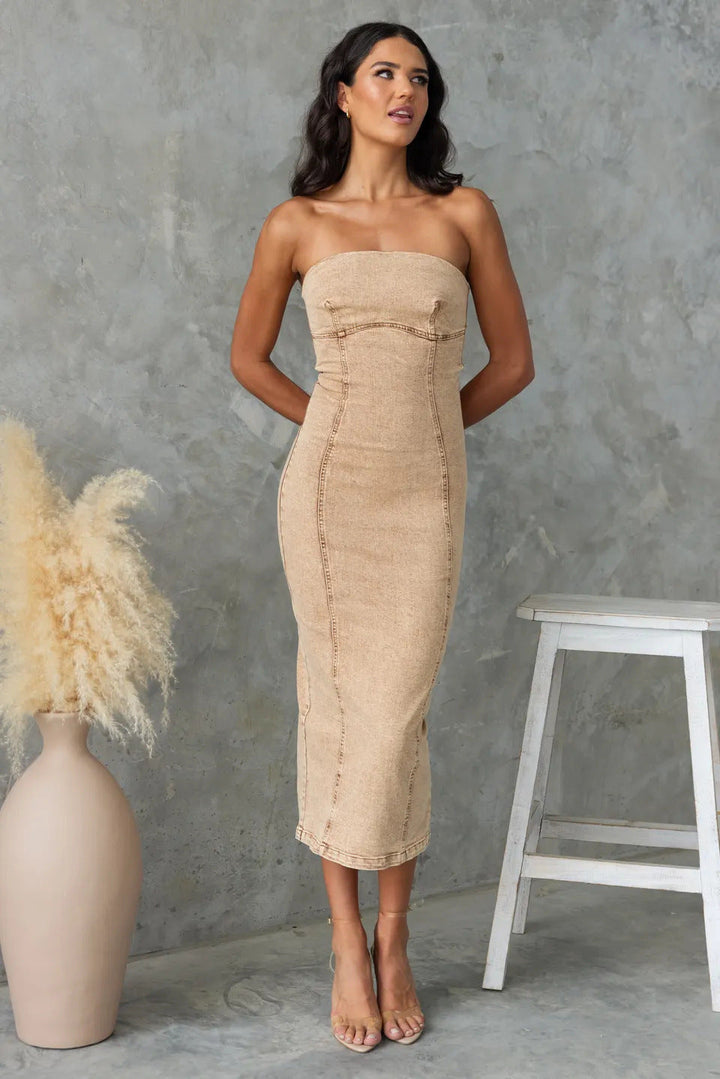 Women’s Strapless Denim Dress – Fitted Silhouette – Midi Length – Structured Bodice