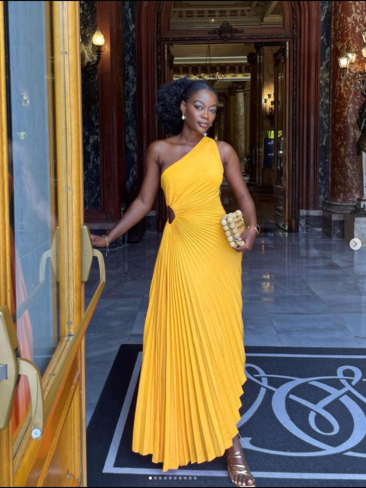 Women's Evening Gown - One-Shoulder - Pleated Draped Design - Floor-Length Elegant Fit