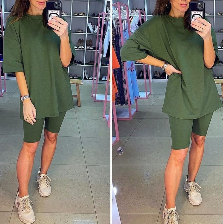 Women’s Two-Piece Set – Tunic Top with Waist Belt – Fitted Knee-Length Shorts