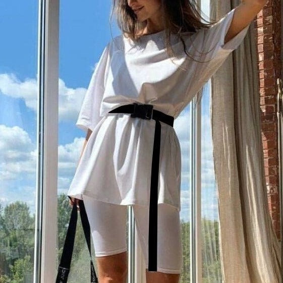 Women’s Two-Piece Set – Tunic Top with Waist Belt – Fitted Knee-Length Shorts