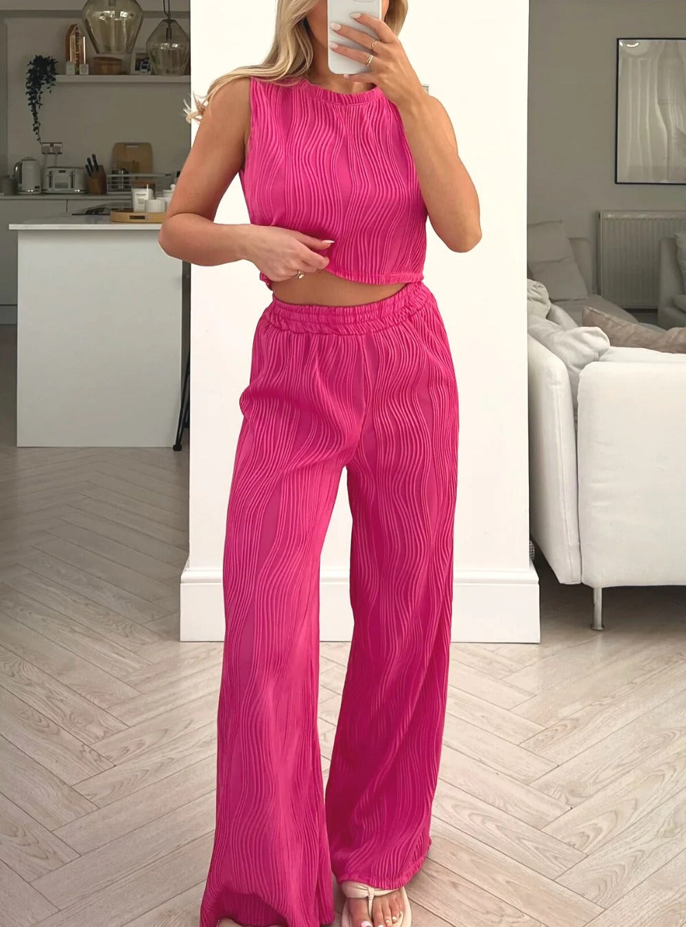 Women’s Two-Piece Set – Ribbed Crop Top – High-Waisted Relaxed Fit Pants – Soft Texture