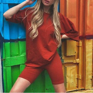 Women’s Two-Piece Set – Tunic Top with Waist Belt – Fitted Knee-Length Shorts