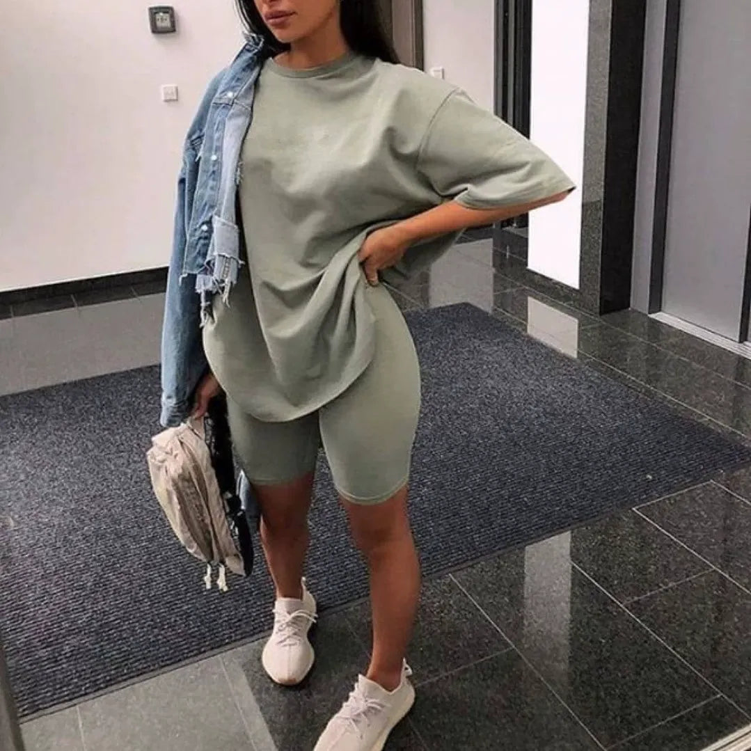 Women’s Two-Piece Set – Tunic Top with Waist Belt – Fitted Knee-Length Shorts
