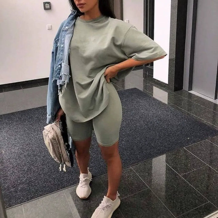 Women’s Two-Piece Set – Tunic Top with Waist Belt – Fitted Knee-Length Shorts