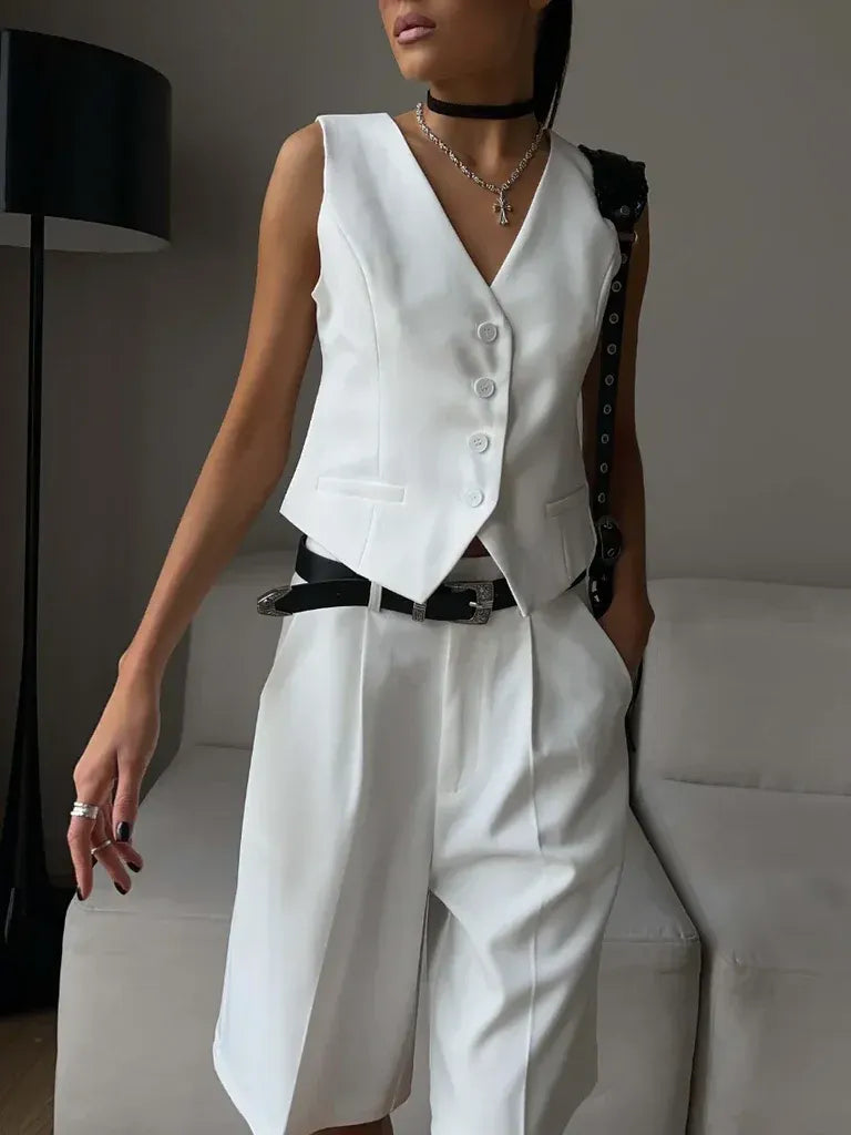 Women’s Vest and Shorts Set – Tailored Fit – V-Neck Buttoned Vest – Pleated Knee-Length Shorts