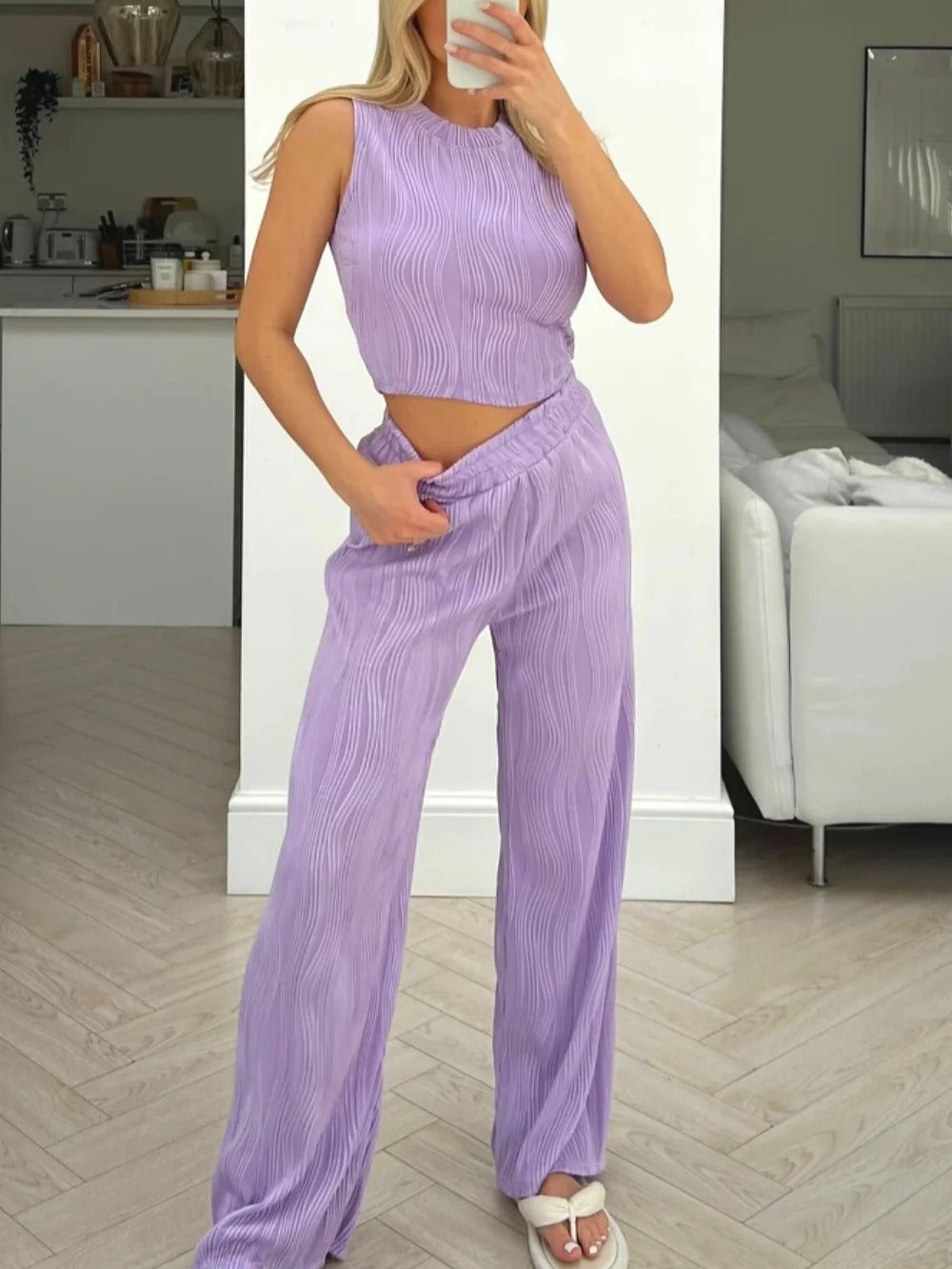 Women’s Two-Piece Set – Ribbed Crop Top – High-Waisted Relaxed Fit Pants – Soft Texture