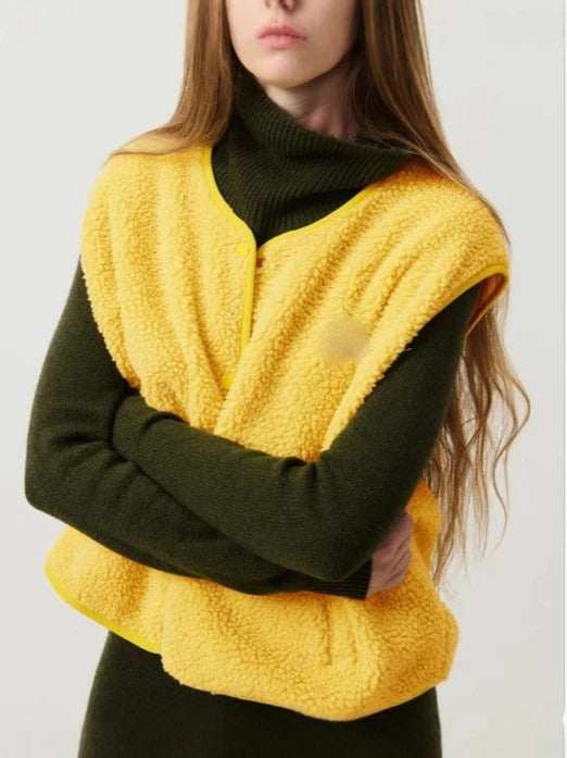 Women’s Vest – Relaxed Fit – Soft Knit Texture – Single-Breasted Casual Layering